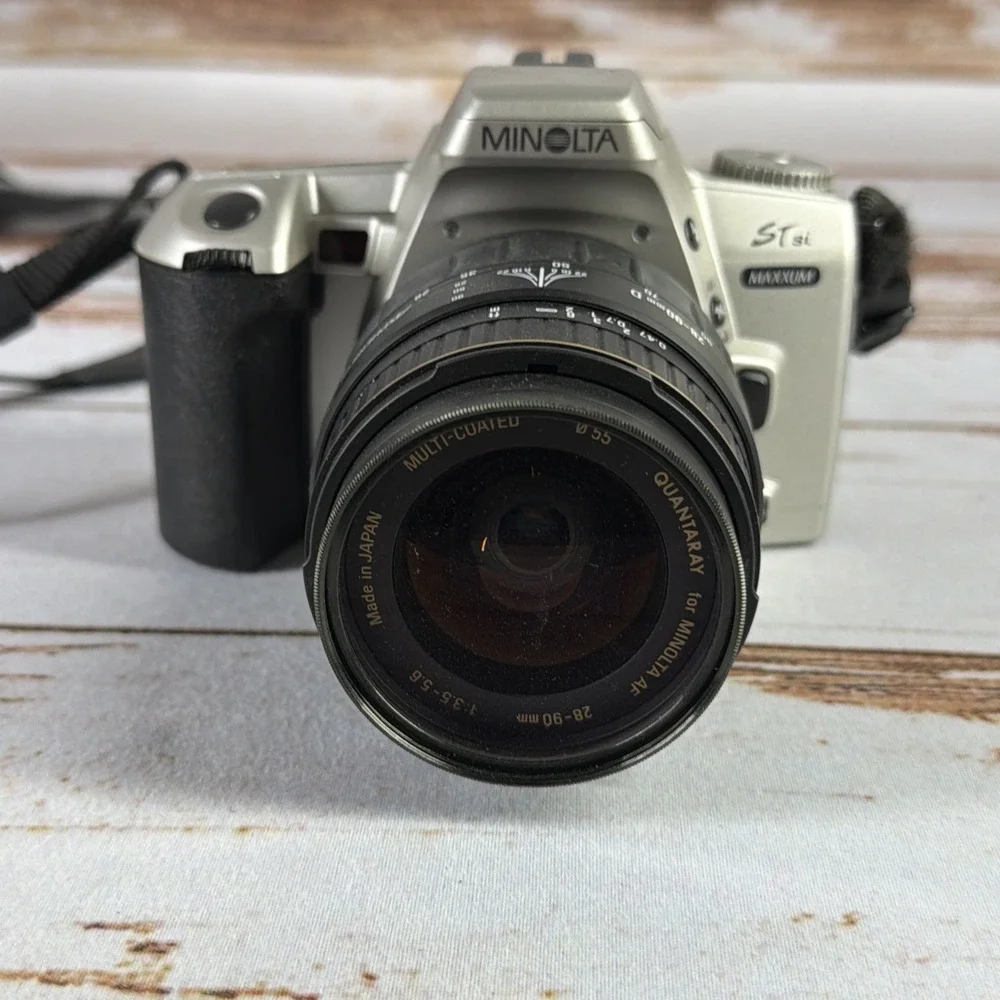Minolta Maxxum STsi 35mm Film Camera with 28-80mm Zoom Lens